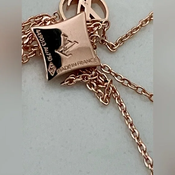 Louis Vuitton Color Blossom BB Mother Of Pearl Diamond Star Pendant in 18K RG - Picture 5 of 16